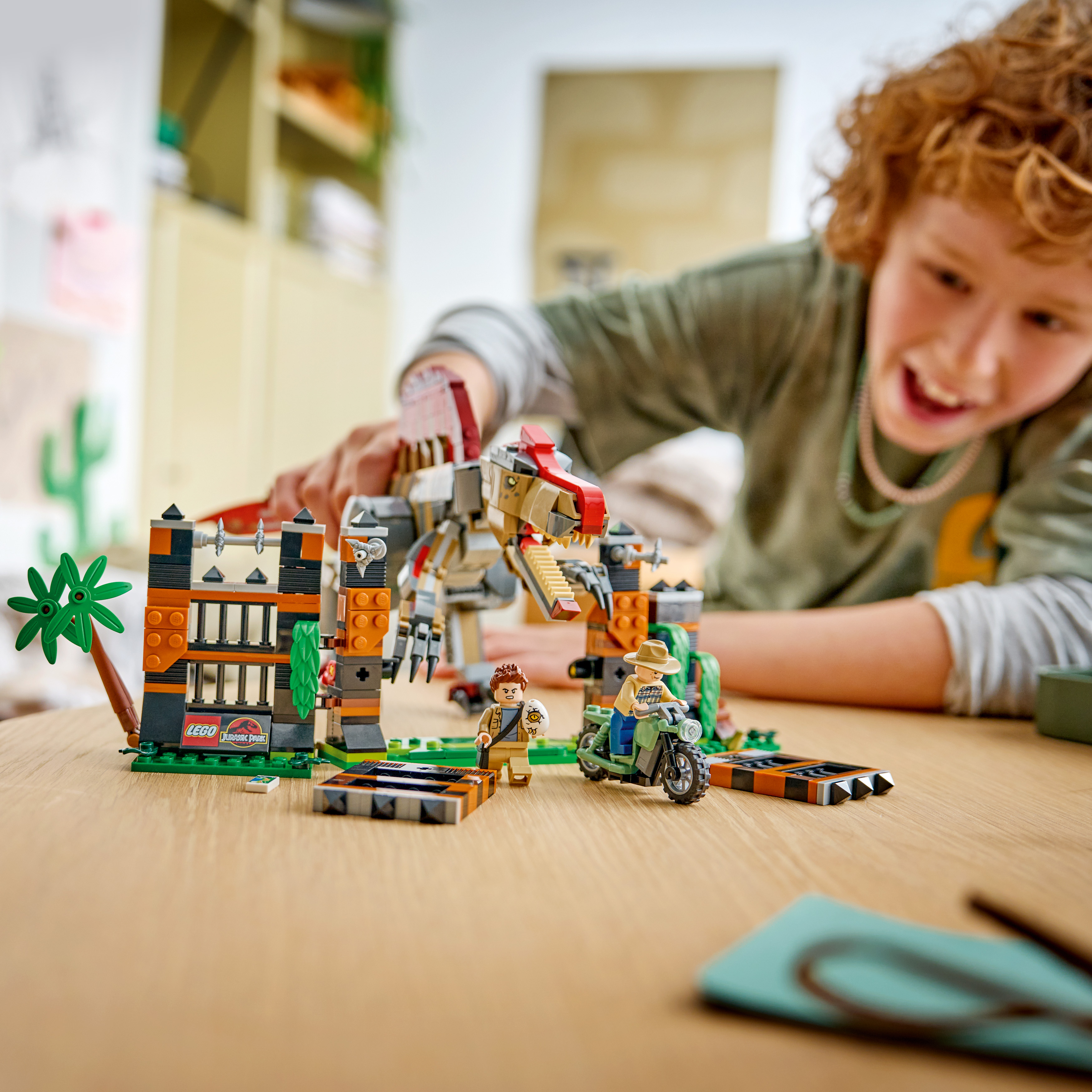 LEGO® Jurassic World Ucieczka spinozaura 77982, zabawka