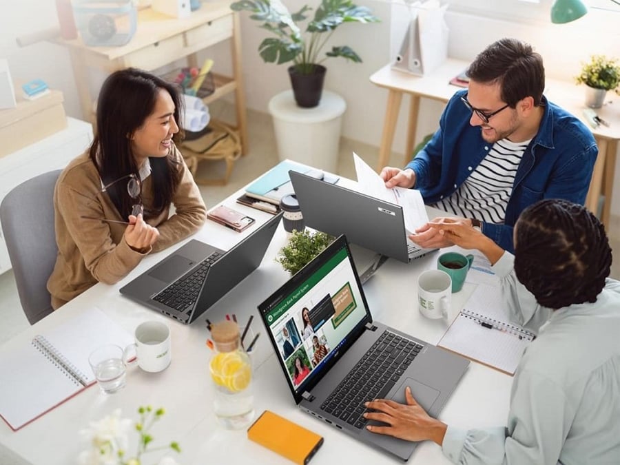 Acer TravelMate P2