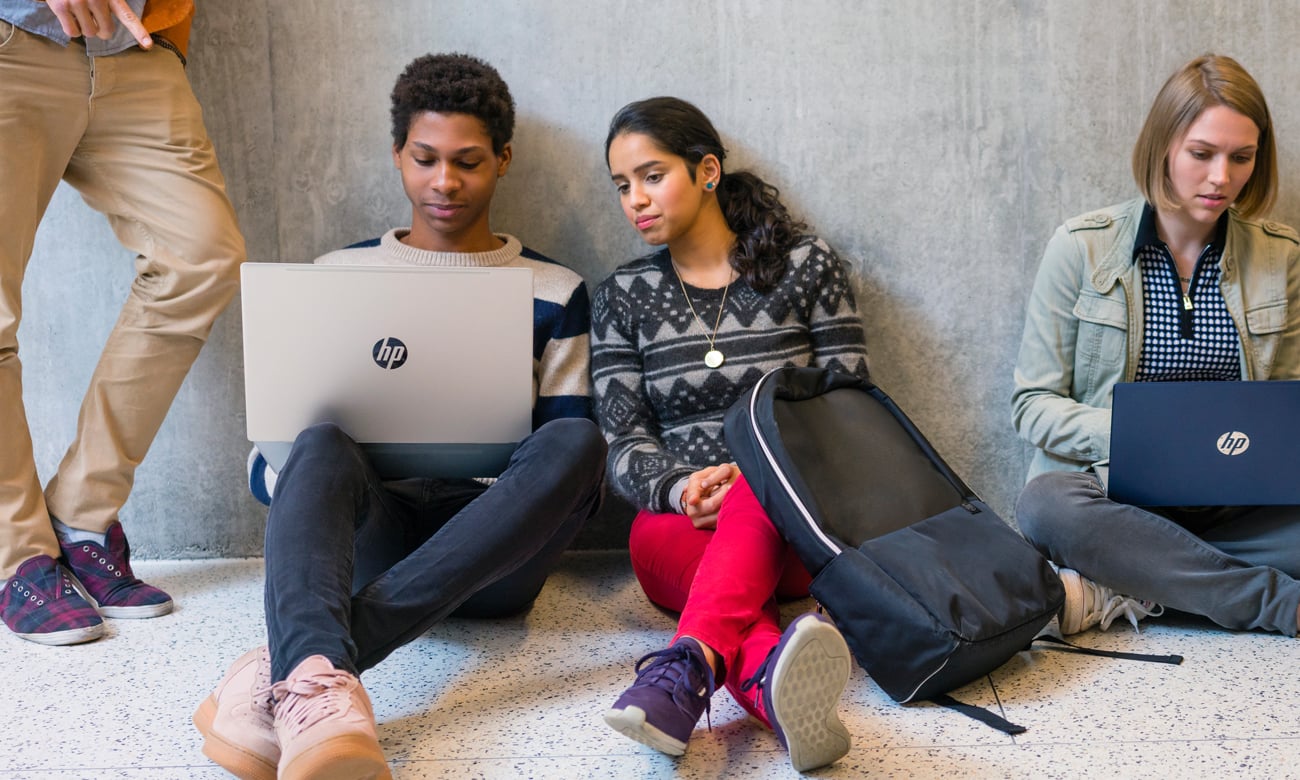 HP Pavilion Notebook 14-ce0011nw wąska ramka metalowe wykończenie nowoczesny wygląd