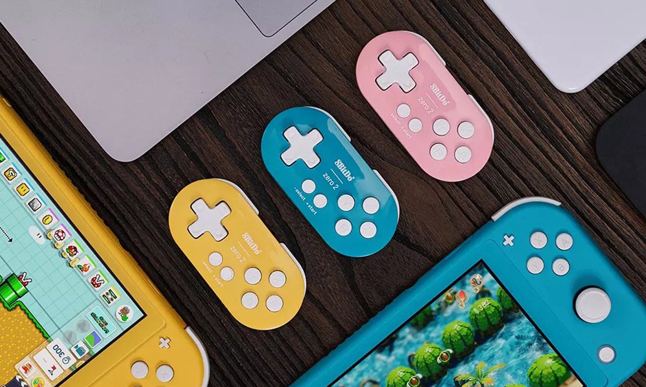 Widok ogólny kontrolerów 8BitDo Zero 2 Bluetooth Mini Controller w trzech kolorach