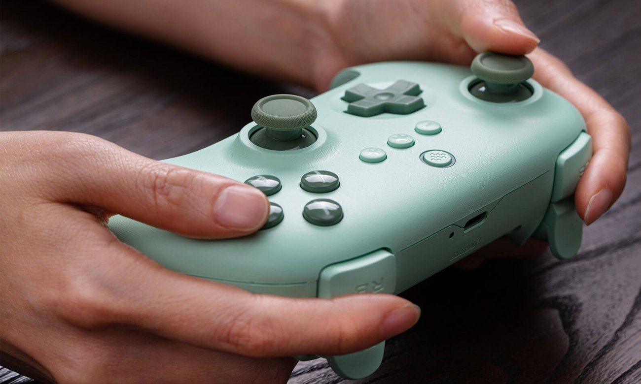 Kontroler bezprzewodowy 8BitDo Ultimate C 2.4G Zielony - Długi czas pracy na baterii