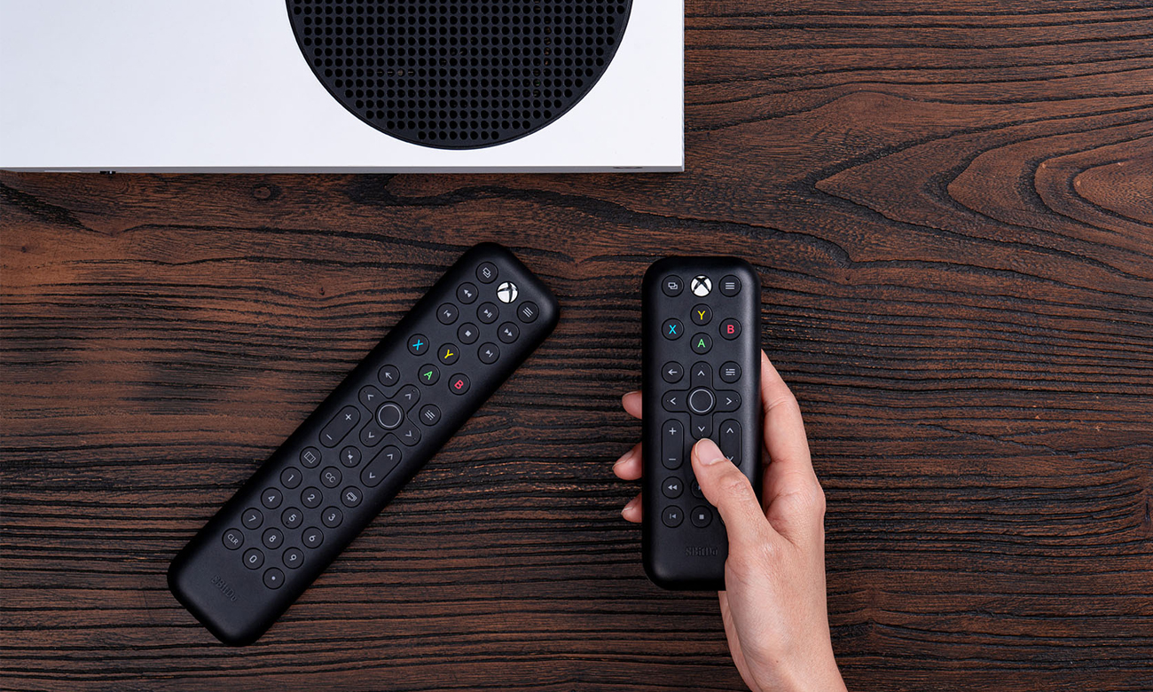 Pilot 8BitDo Xbox Media Remote do konsoli Xbox Czarny - Grafika lifestyle
