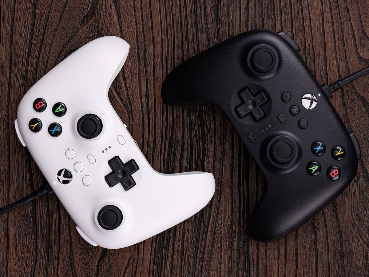 8BitDo Ultimate Wired Controller für Xbox Hall Effect Schwarz - Lifestyle