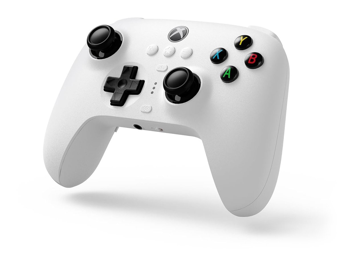 Kontroler 8Bitdo Ultimate 3-mode Xbox Controller White - Widok od przodu pod kątem