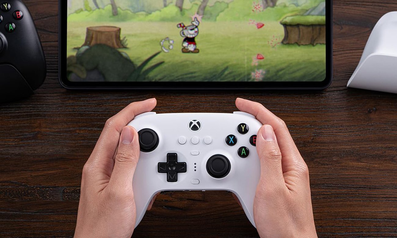 Kontroler 8Bitdo Ultimate 3-mode Xbox Controller White - Grafika lifestyle