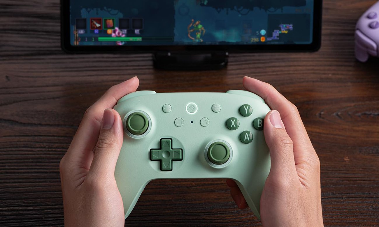 8BitDo Ultimate 2C Wireless Pad Grün - Lifestyle-Bild