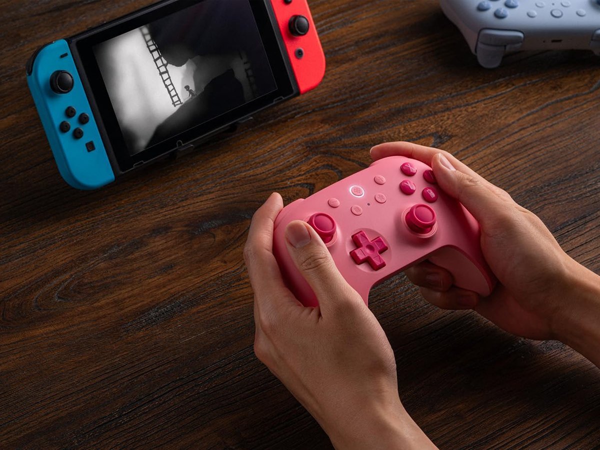 Kontroler 8BitDo Ultimate 2C Bluetooth Różowy - Grafika lifestyle