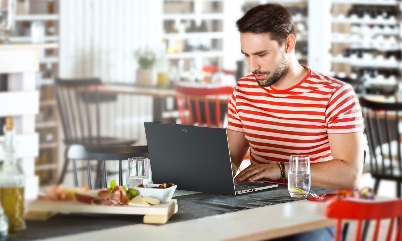 Acer Aspire 17 pokrywa matrycy