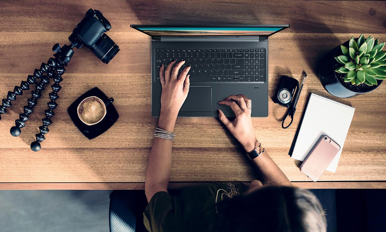 Ergonomiczna, podświetlana klawiatura