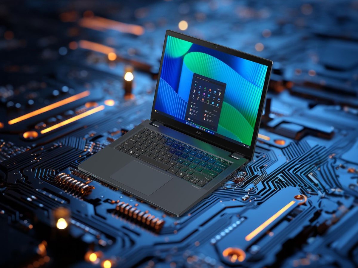 Acer TravelMate P4 przód