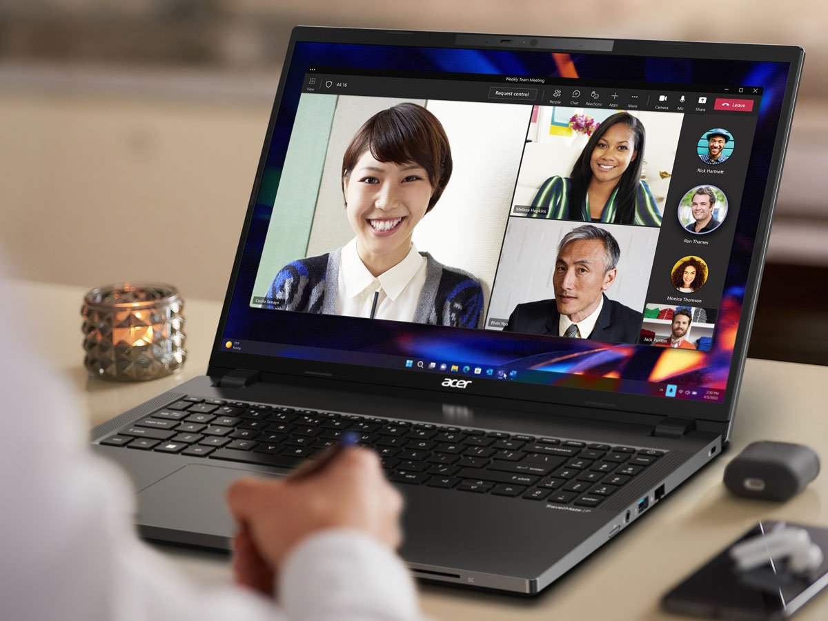 Acer TravelMate P2 ekran