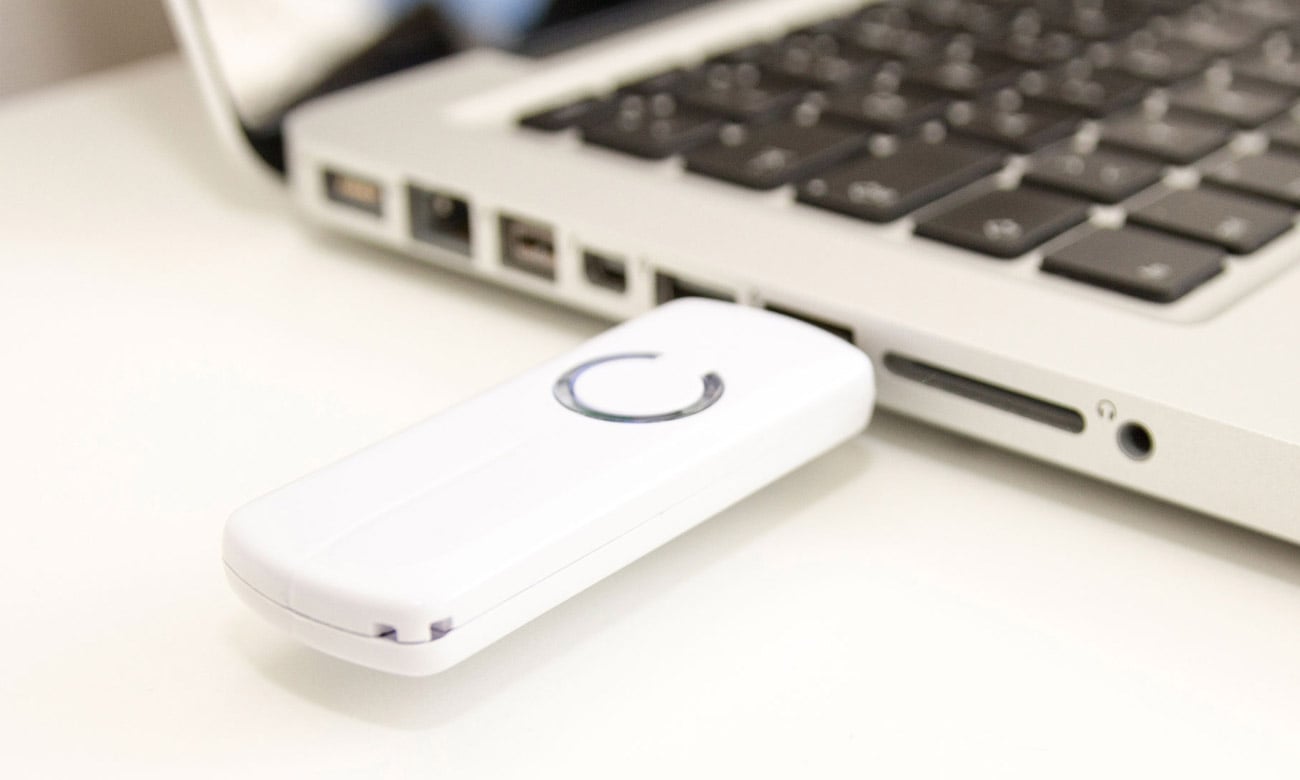 Adapter USB z baterią Aeotec Z-Stick - Adapter wpięty do komputera