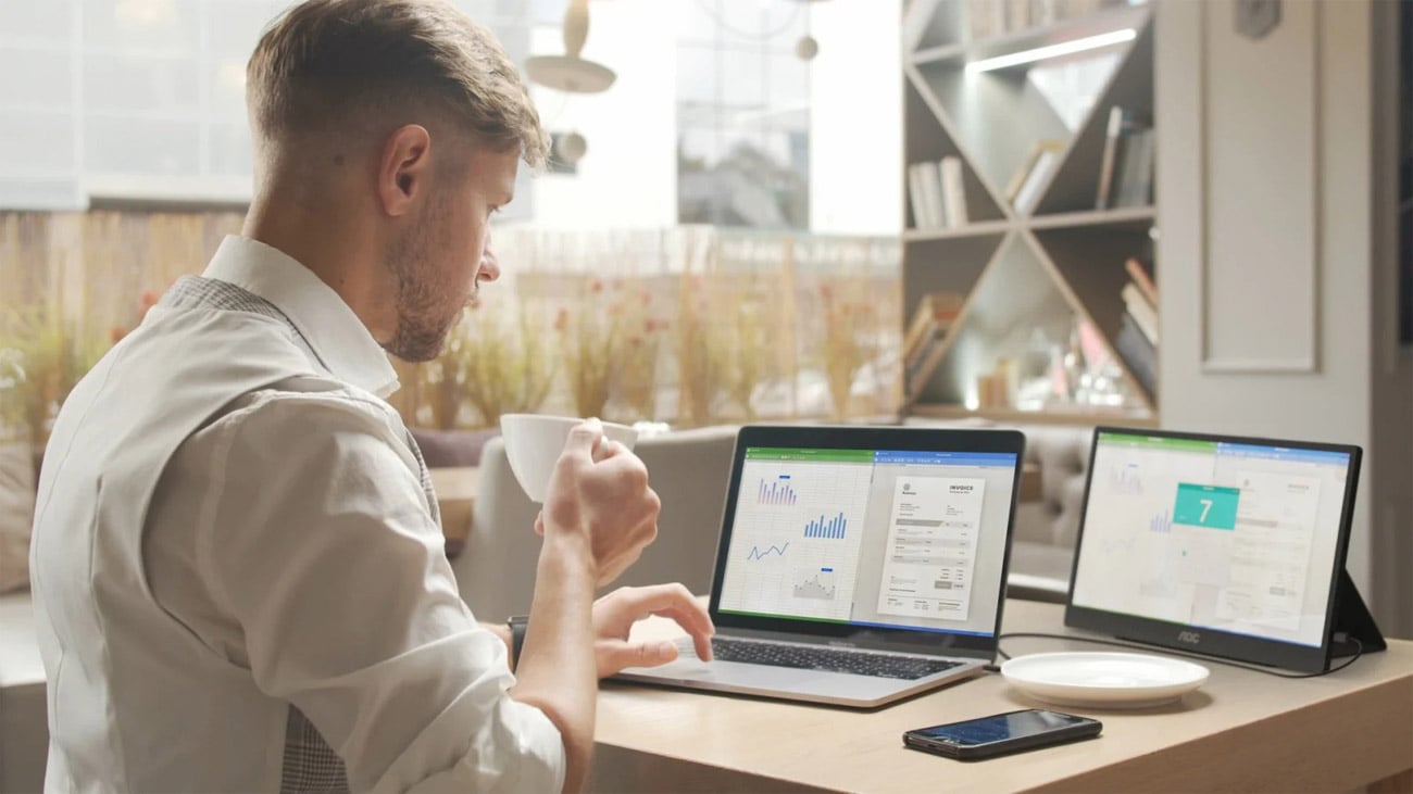 Interfejs USB-C i wbudowany akumulator 8000 mAh