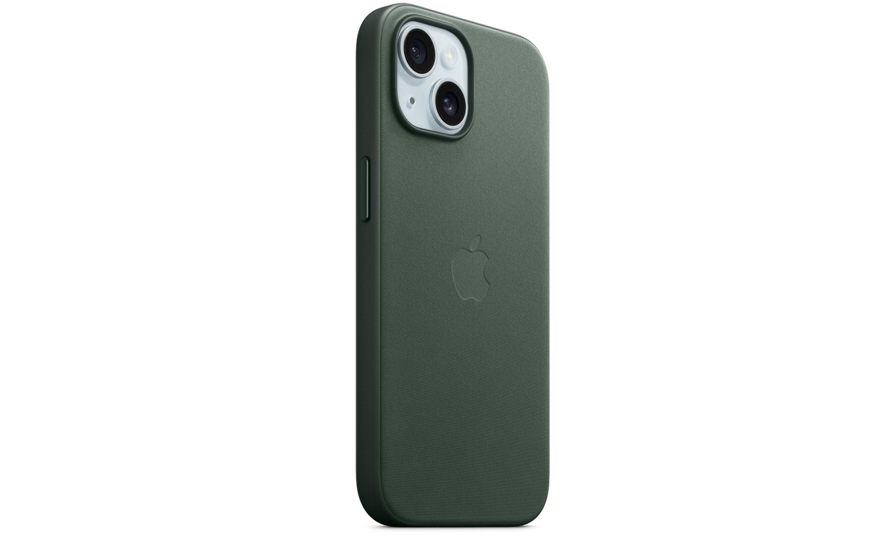 Etui z tkaniny FineWoven z MagSafe do iPhone 15 Wieczna zieleń - Widok od przodu pod kątem