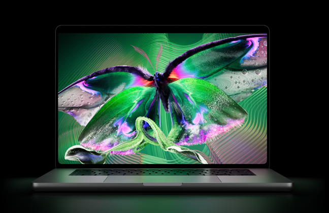 Otwarty MacBook Pro z wyświetlaczem PROLED XDR, kolor srebrny, ekran ukazuje bogate w detale zdjęcie o wysokim kontraście i żywych kolorach, a jego światło oświetla klawiaturę