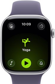Apple Watch Series 11 z aluminiową kopertą w kolorze srebrnym, z treningiem jogi na wyświetlaczu, prawa strona obudowy: pokrętło Digital Crown, pasek sportowy w kolorze mlecznego fioletu