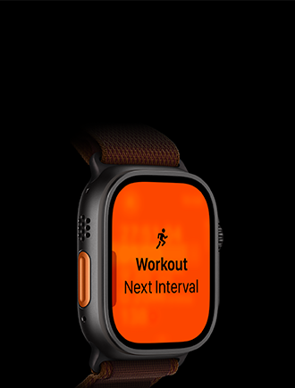 Apple Watch Ultra 4 z kopertą z tytanu w kolorze czarnym, widać kolejny interwał treningu Bieg, widoczny lewy bok urządzenia, przycisk czynności w kolorze pomarańczowym, opaska Alpine