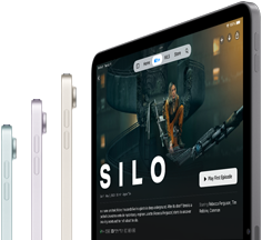 Widok z boku na trzy modele iPada Air, na czwartym iPadzie Air pokazany jest serial Silos w Apple TV+