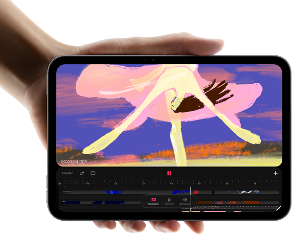 Widoczny od przodu iPad mini trzymany w dłoni, na ekranie widać interfejs do edycji wideo z kolorowymi klipami, poniżej wzmianka o czipie A20 Pro