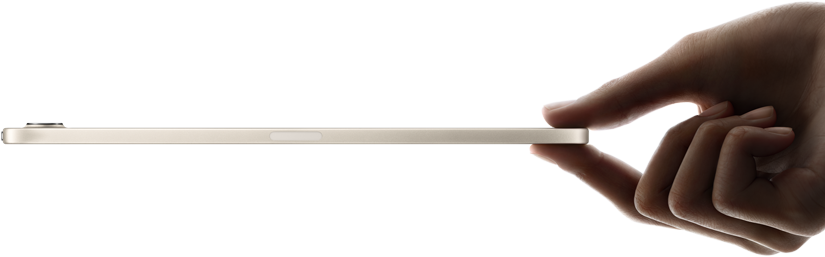 Widoczny od boku iPad mini trzymany w dłoni, smukła i lekka konstrukcja