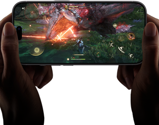 iPhone 18 Pro, przód obudowy, na ekranie zaprezentowane możliwości czipa A20 Pro za pomocą sceny z gry Monster Hunter Outlanders
