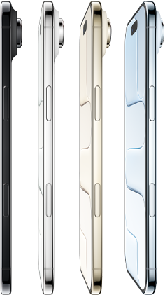 Pokazany z boku iPhone Air we wszystkich czterech kolorach: błękitnym, jasnego złota, białego obłoku i gwiezdnej czerni. Prezentacja bardzo smukłego profilu, systemu aparatu Fusion, przycisku bocznego i panelu Sterowanie aparatem
