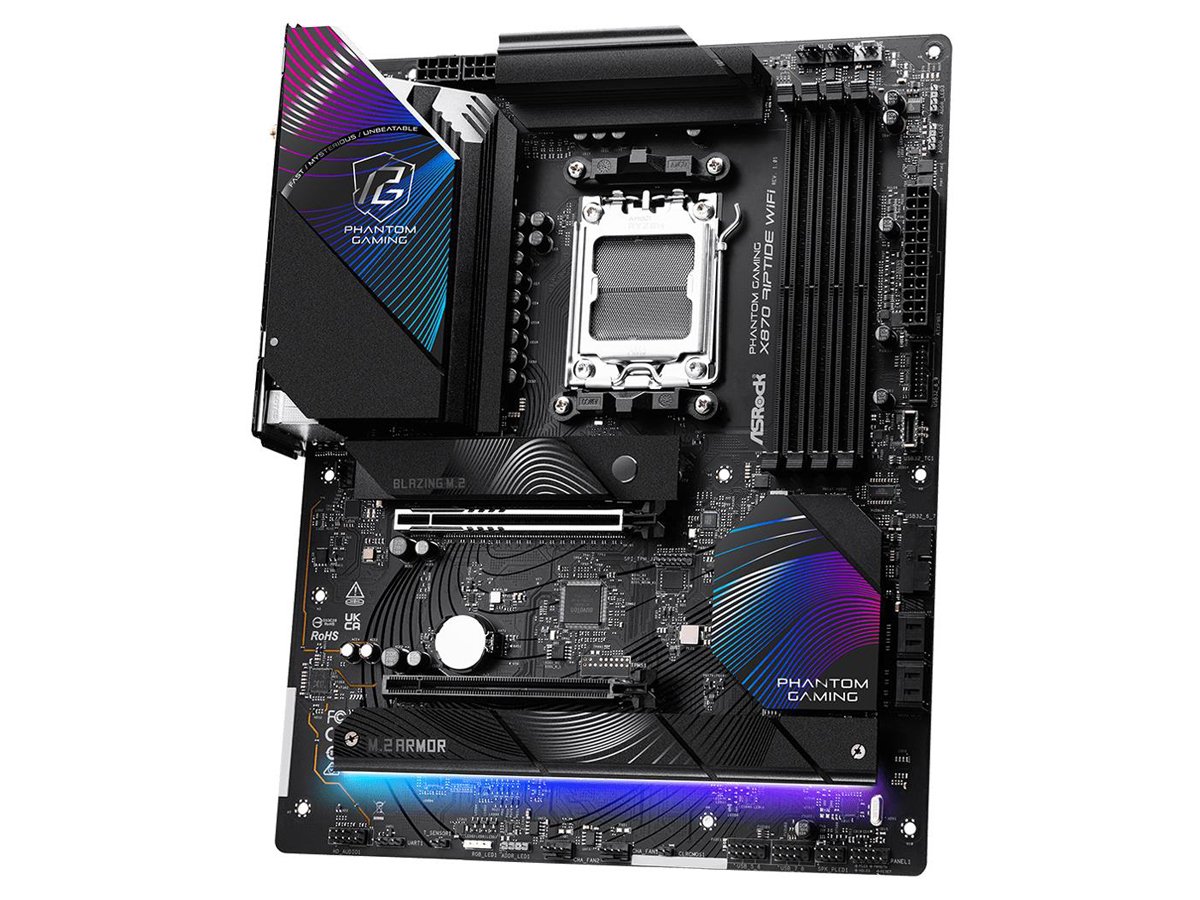 ASRock X870 Riptide WiFi- Widok od przodu pod kątem