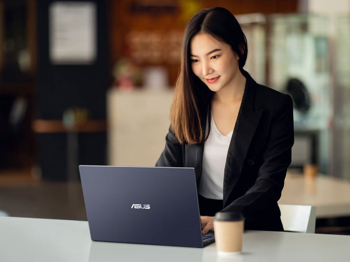 ASUS ExpertBook B1402CVA wygląd laptopa
