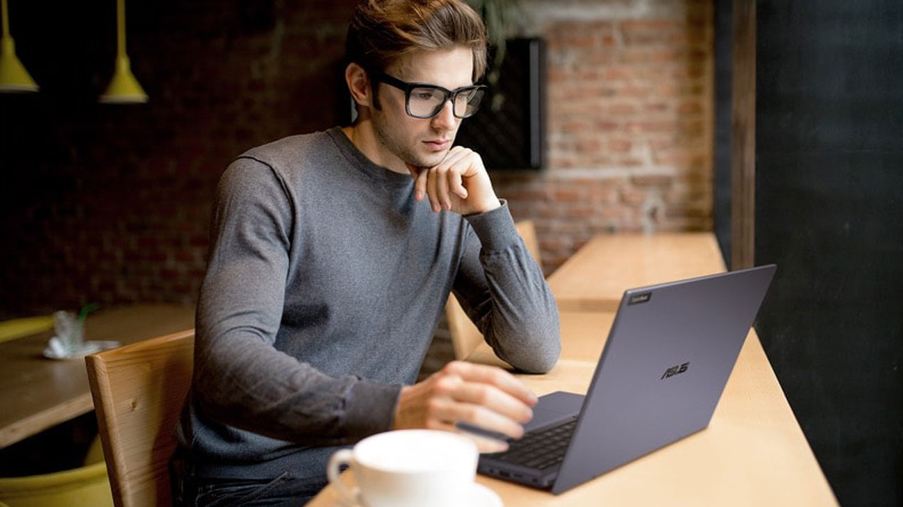 ASUS ExpertBook B5402 tył