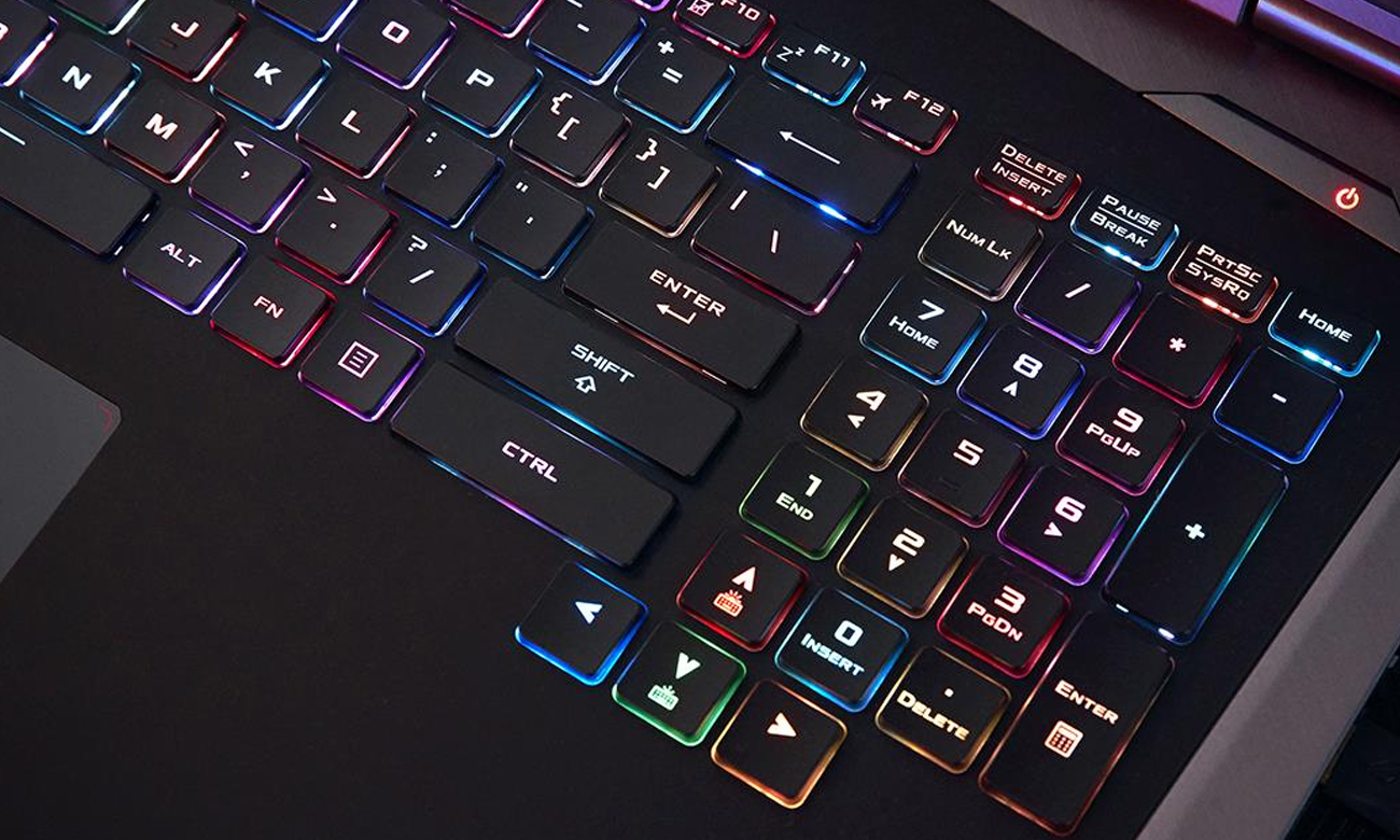 Asus ROG Strix G703GI podświetlane klawisze Aura RGB