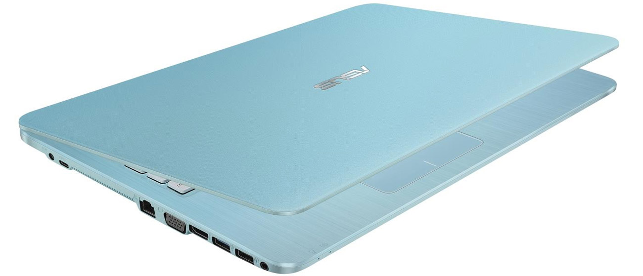 smukła obudowa ASUS R540