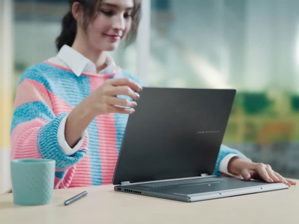 ASUS Vivobook 16 Flip tył