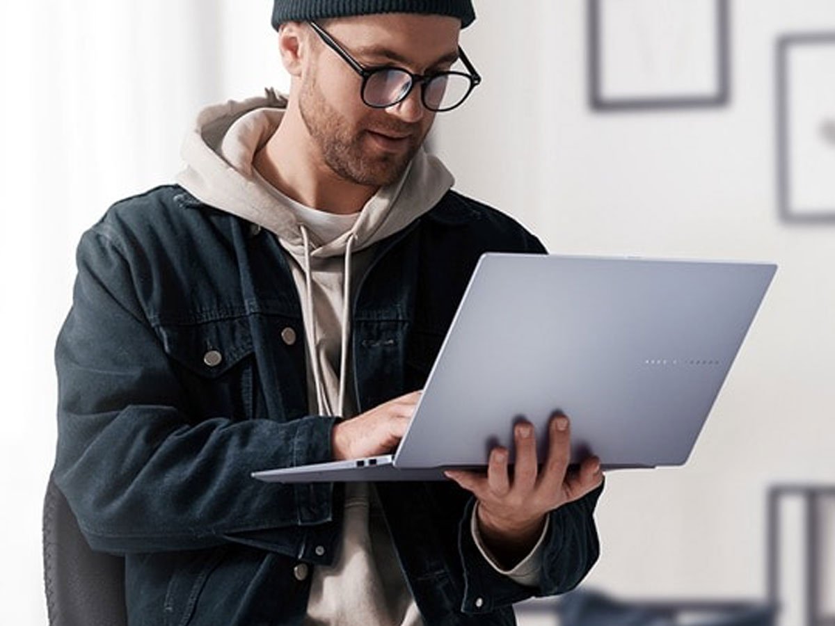 ASUS Vivobook S16 tył