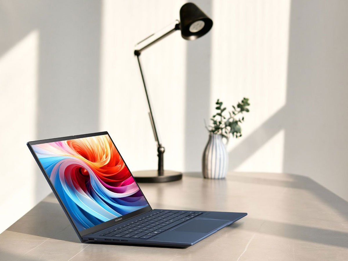 ASUS ZenBook 14 UX3405MA bok
