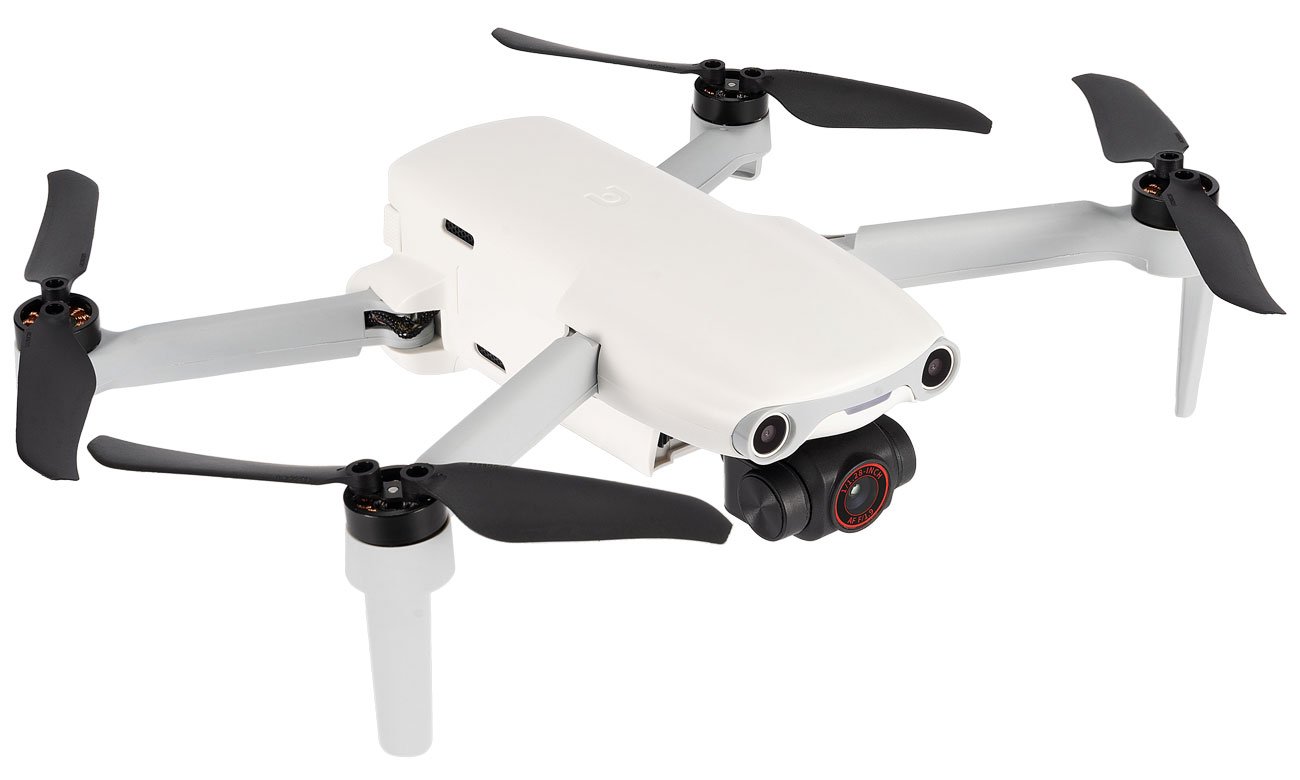 Dron Autel EVO Nano+ Premium Bundle w kolorze białym - Widok z przodu pod kątem