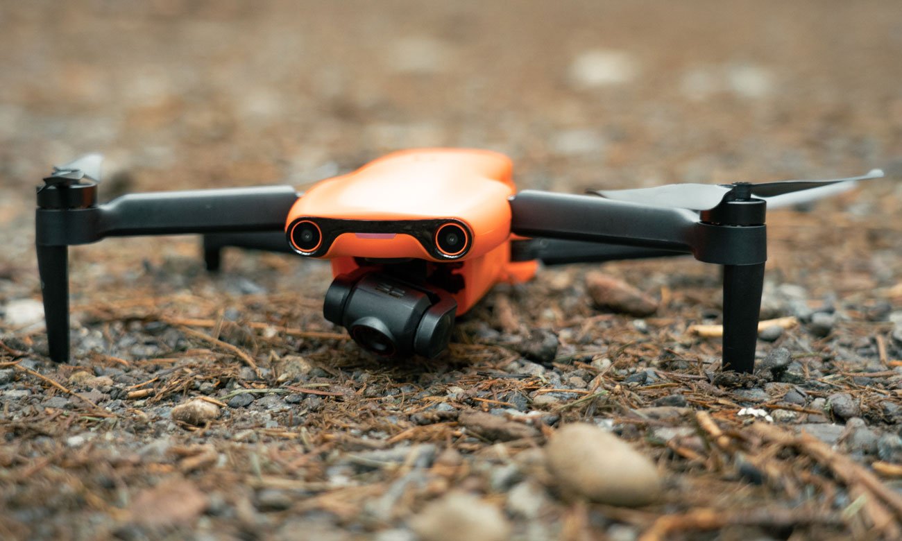 Dron Autel EVO Nano+ Pomarańczowy - Widok z przodu pod kątem