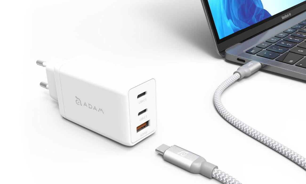 Ładowarka Adam Elements OMNIA F6 z laptopem