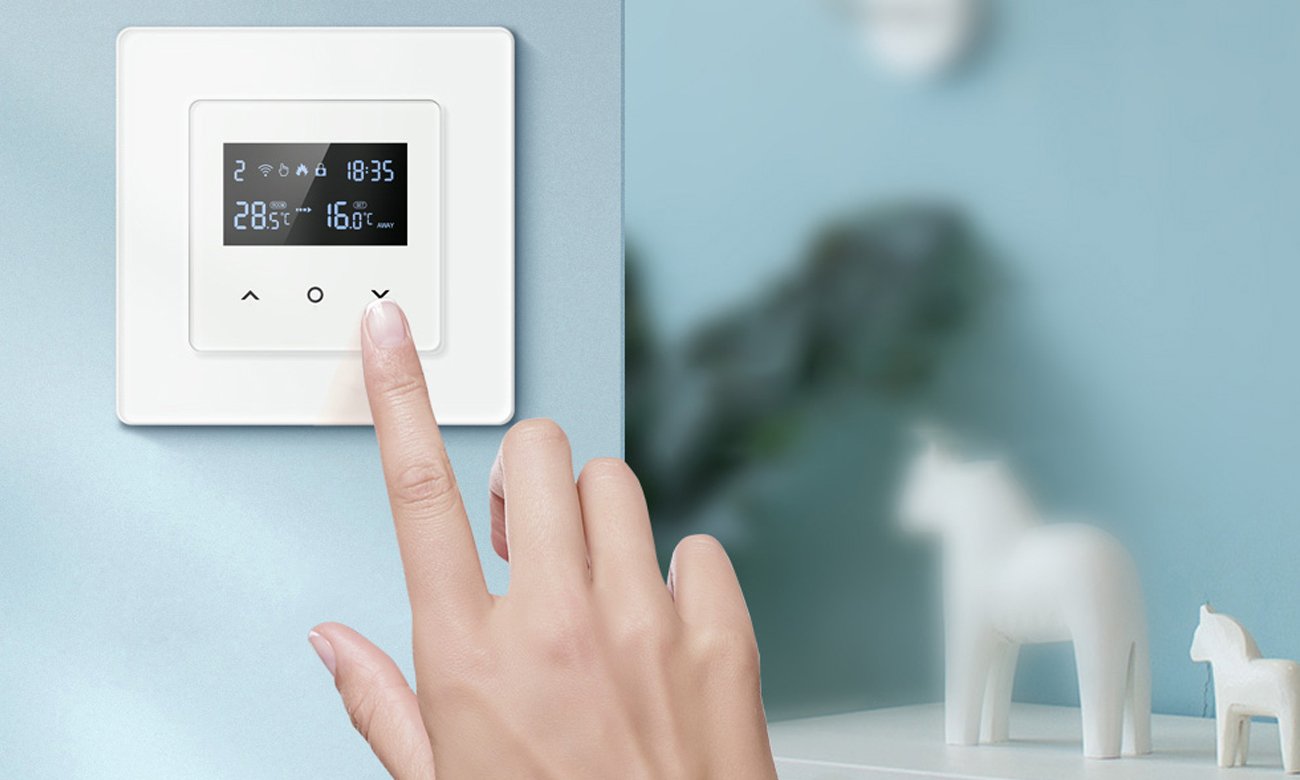 Inteligentny termostat boilera Avatto panel sterowania