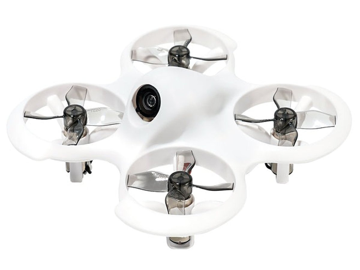 Dron BetaFPV Cetus Lite - Widok od przodu pod kątem
