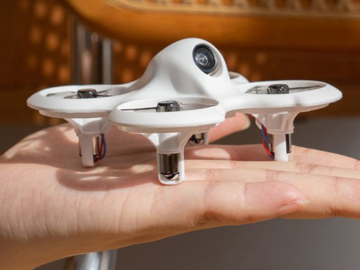 Dron BetaFPV Cetus Lite - Grafika lifestyle