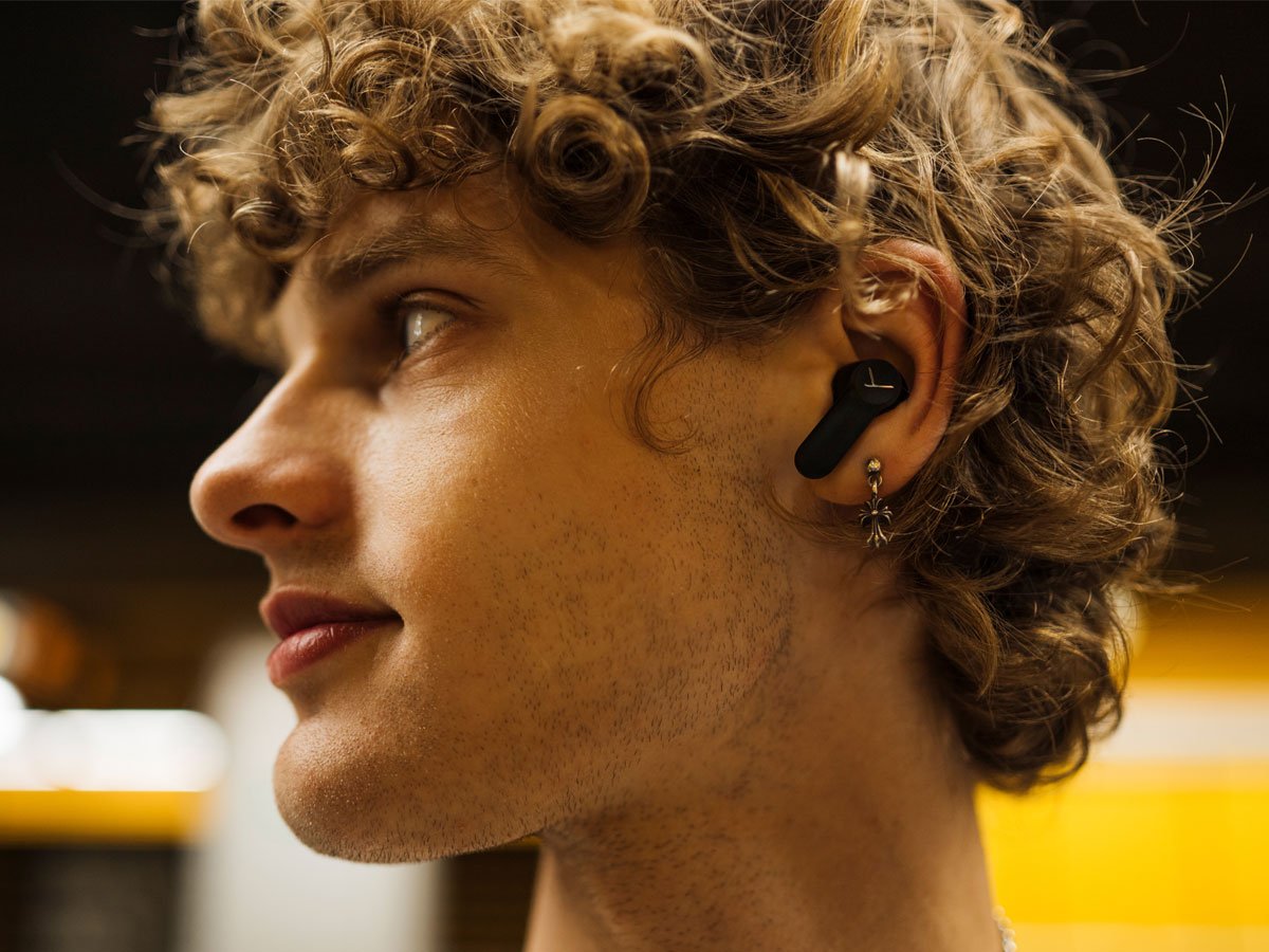 Słuchawki bezprzewodowe Beyerdynamic Amiron 100 Czarne - Grafika lifestyle