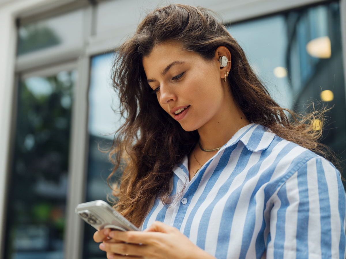 Słuchawki bezprzewodowe Beyerdynamic Amiron 300 Kremowe - Grafika lifestyle