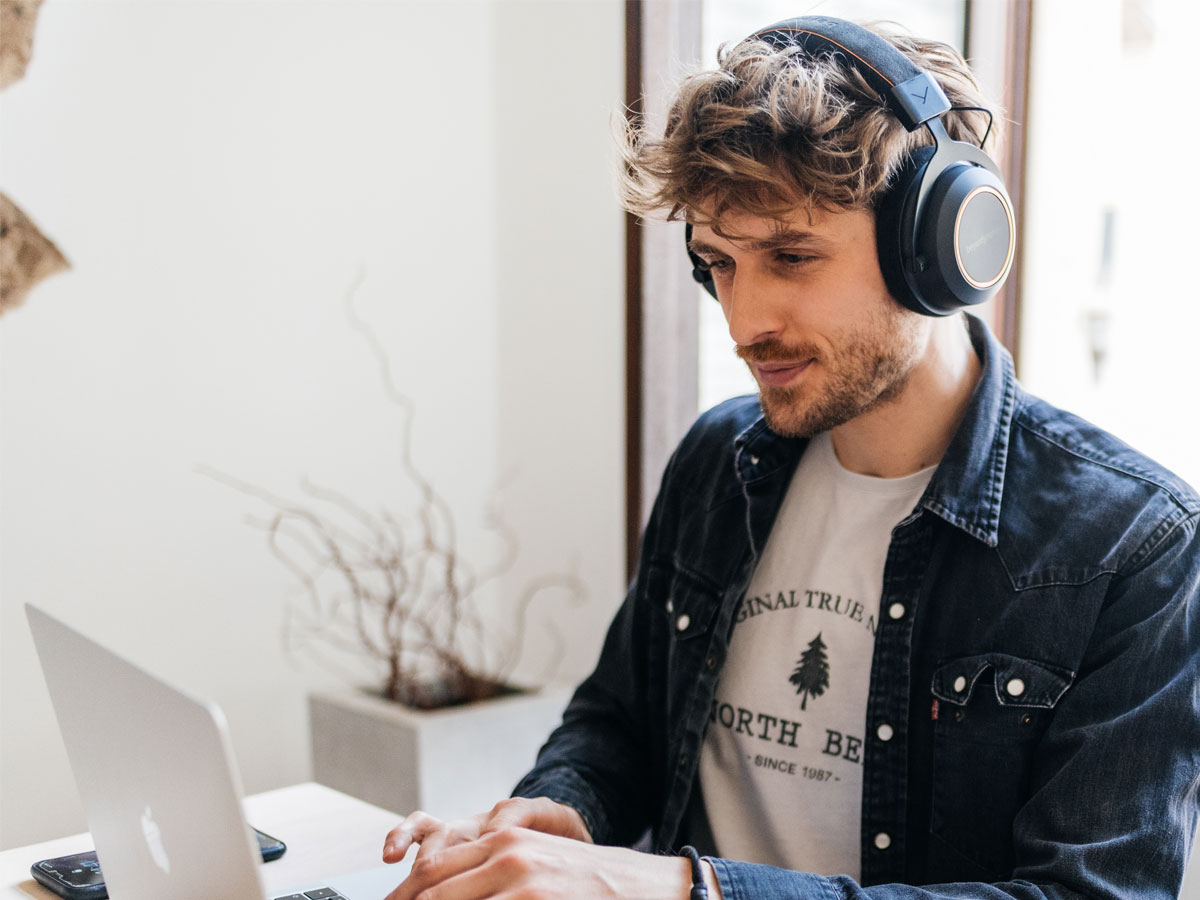 Słuchawki Beyerdynamic Amiron Wireless Miedziane - Grafika lifestyle