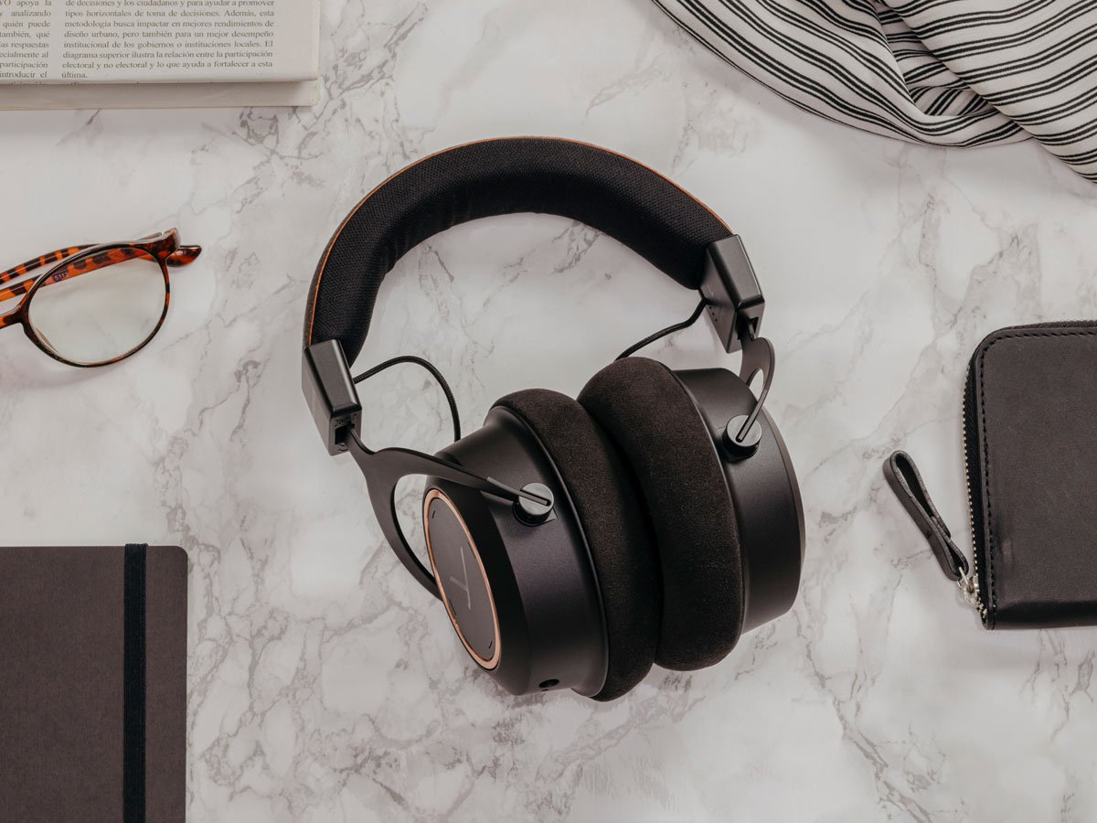 Słuchawki Beyerdynamic Amiron Wireless Miedziane - Grafika lifestyle