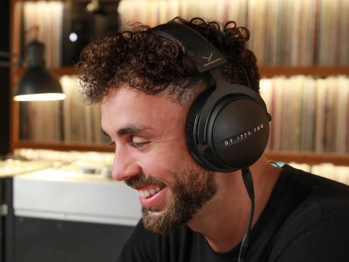 Słuchawki Beyerdynamic DT1770 PRO mkII - Grafika lifestyle