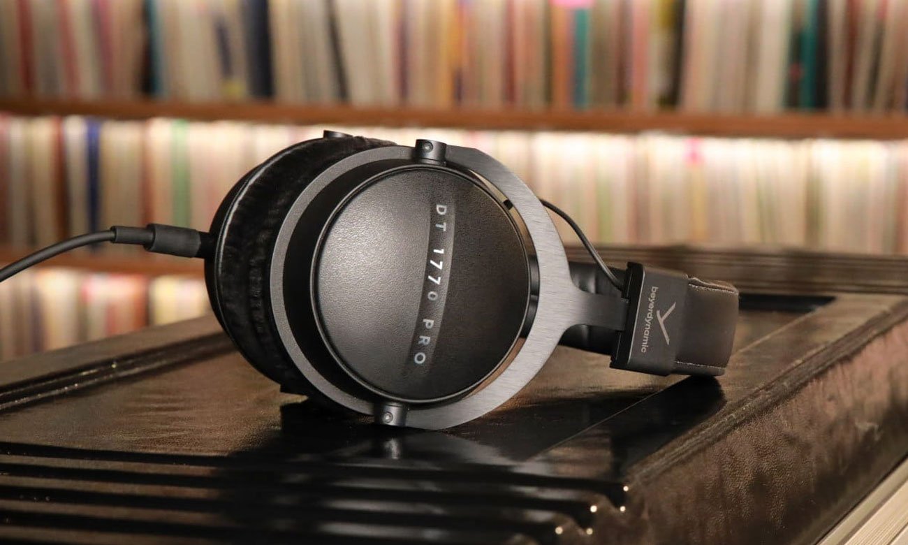 Słuchawki Beyerdynamic DT1770 PRO mkII - Grafika lifestyle