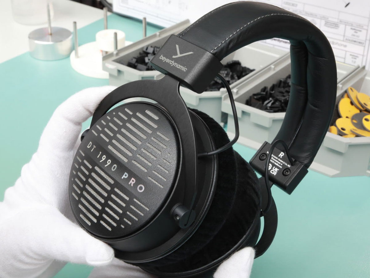 Słuchawki Beyerdynamic DT1990 PRO mkII - Grafika lifestyle