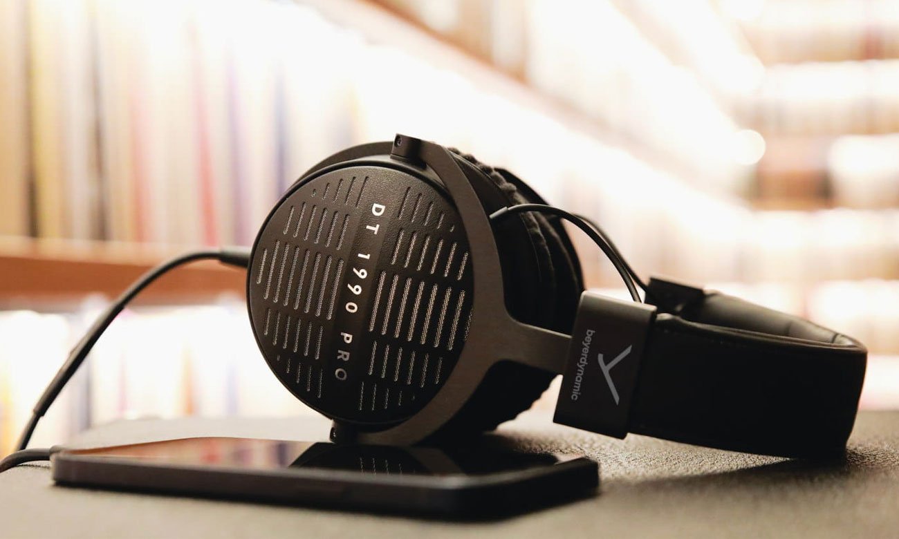 Słuchawki Beyerdynamic DT1990 PRO mkII - Grafika lifestyle