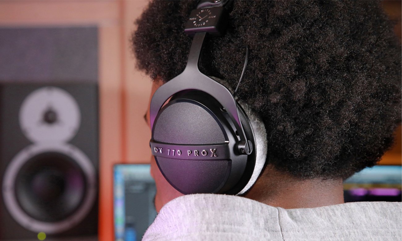 Słuchawki Beyerdynamic DT770 PRO X Limited Edition 48Ohm - Grafika lifestyle