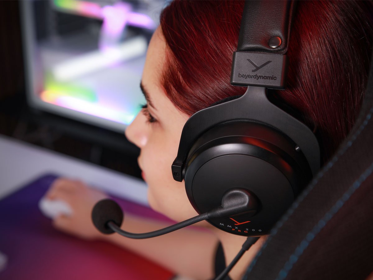 Słuchawki Beyerdynamic MMX 300 Pro - Grafika lifestyle